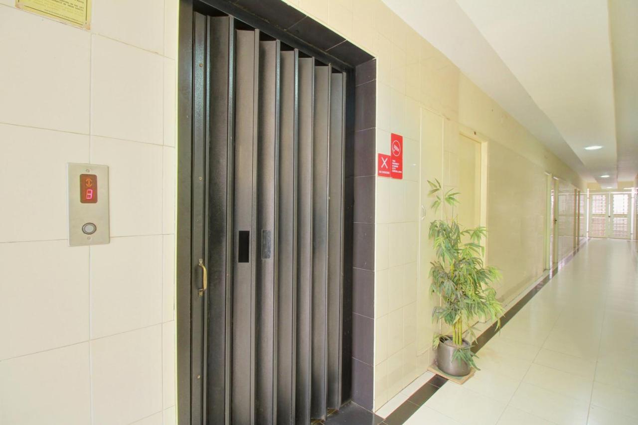 Oyo 968 Hotel Poigai Chennai Exterior photo